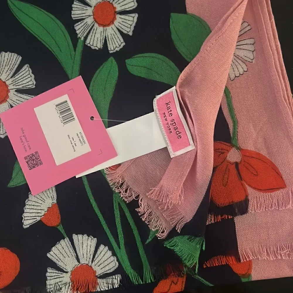 NWT Kate Spade daisy vines oblong scarf